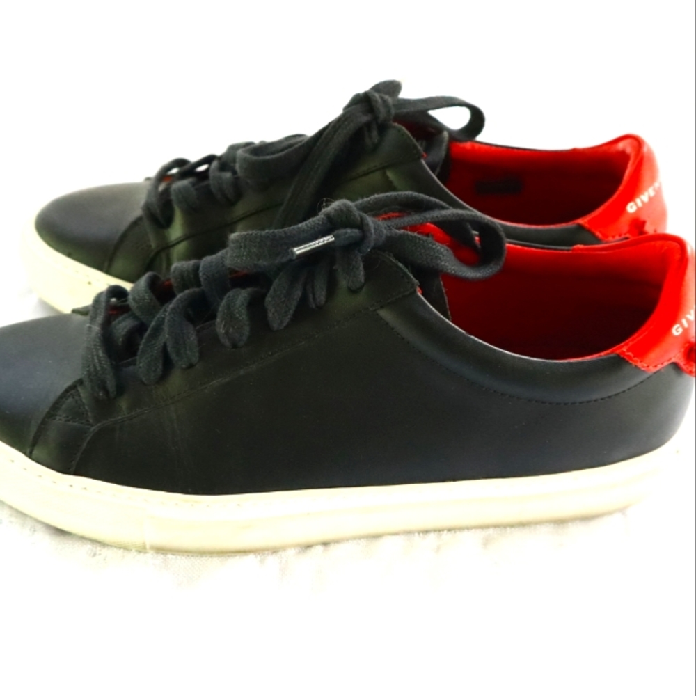 Givenchy Women Leather Tennis shoes, size 8.5, 39 Black Red Interior